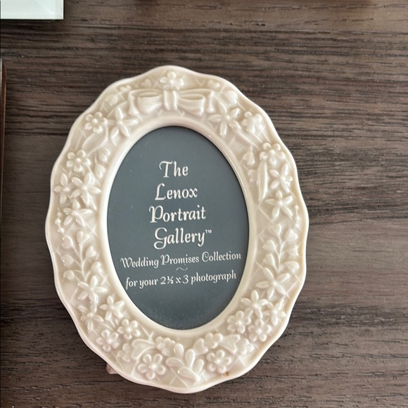 Elegant Multi-Color Picture Frame Set - Picture 5 of 6